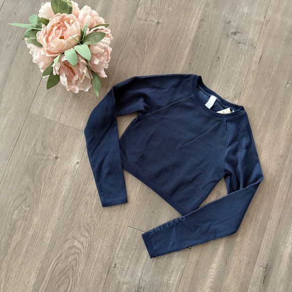 New Aerie Offline Navy Seamless Waffle Knit Cropped Top - Picture 1 of 4
